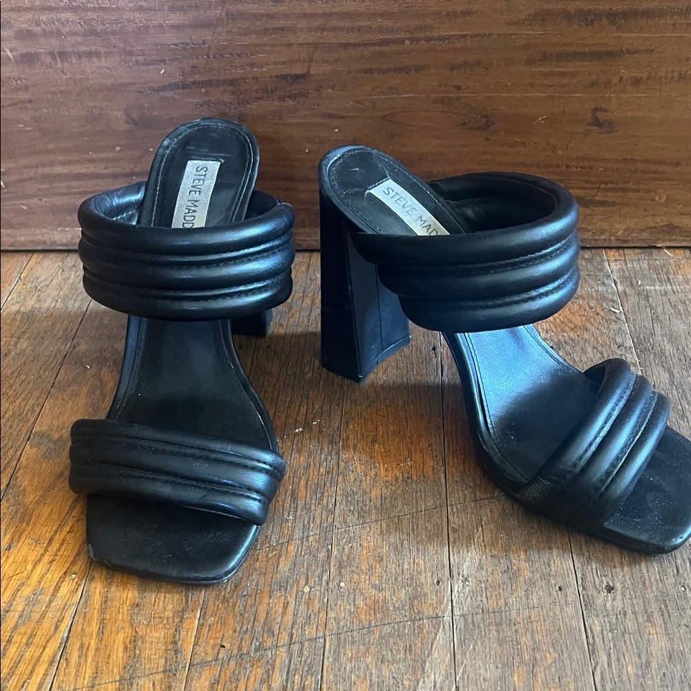 Steve Madden Black Puffy Strap Heels (women sz 8)